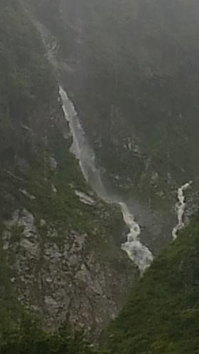 阿曽原谷の滝！